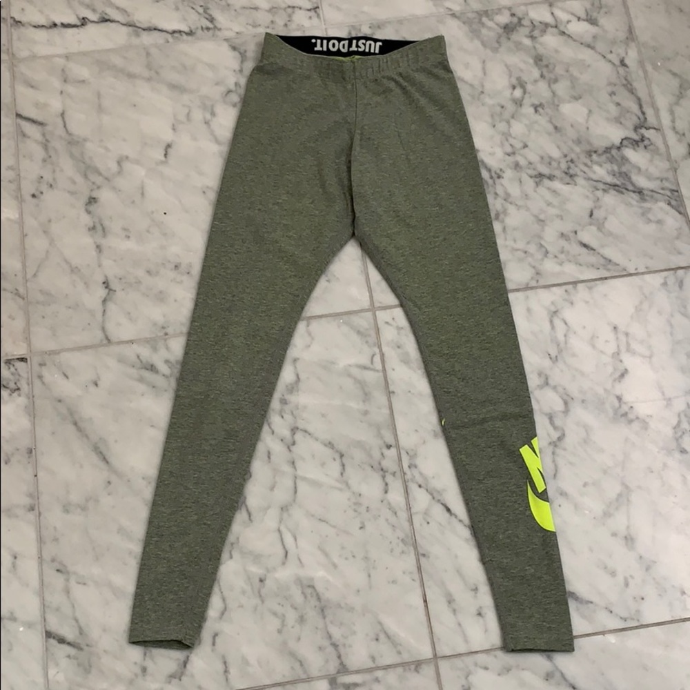 Nike Leggings (NWOT)